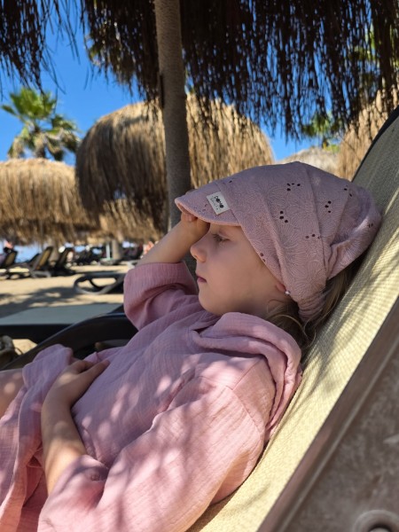 Siuvinėtos medvilnės skarelė su snapeliu (5 spalvos)