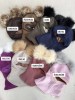 Susegamas žieminis garintos vilnos šalmukas su bumbulais, 8 spalvos Susegamas žieminis garintos vilnos šalmukas su bumbulais, 8 spalvos