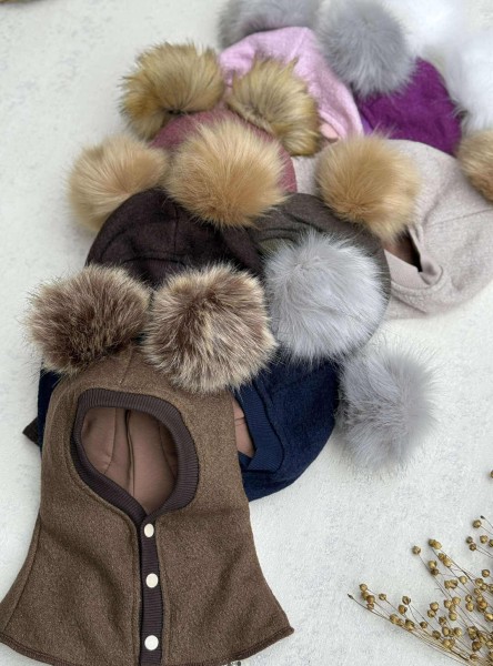 Susegamas žieminis garintos vilnos šalmukas su bumbulais, 8 spalvos