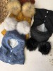 Susegamas žieminis vilnos  šalmukas ,,su burbuliukais" su bumbulais, 10 spalvų
